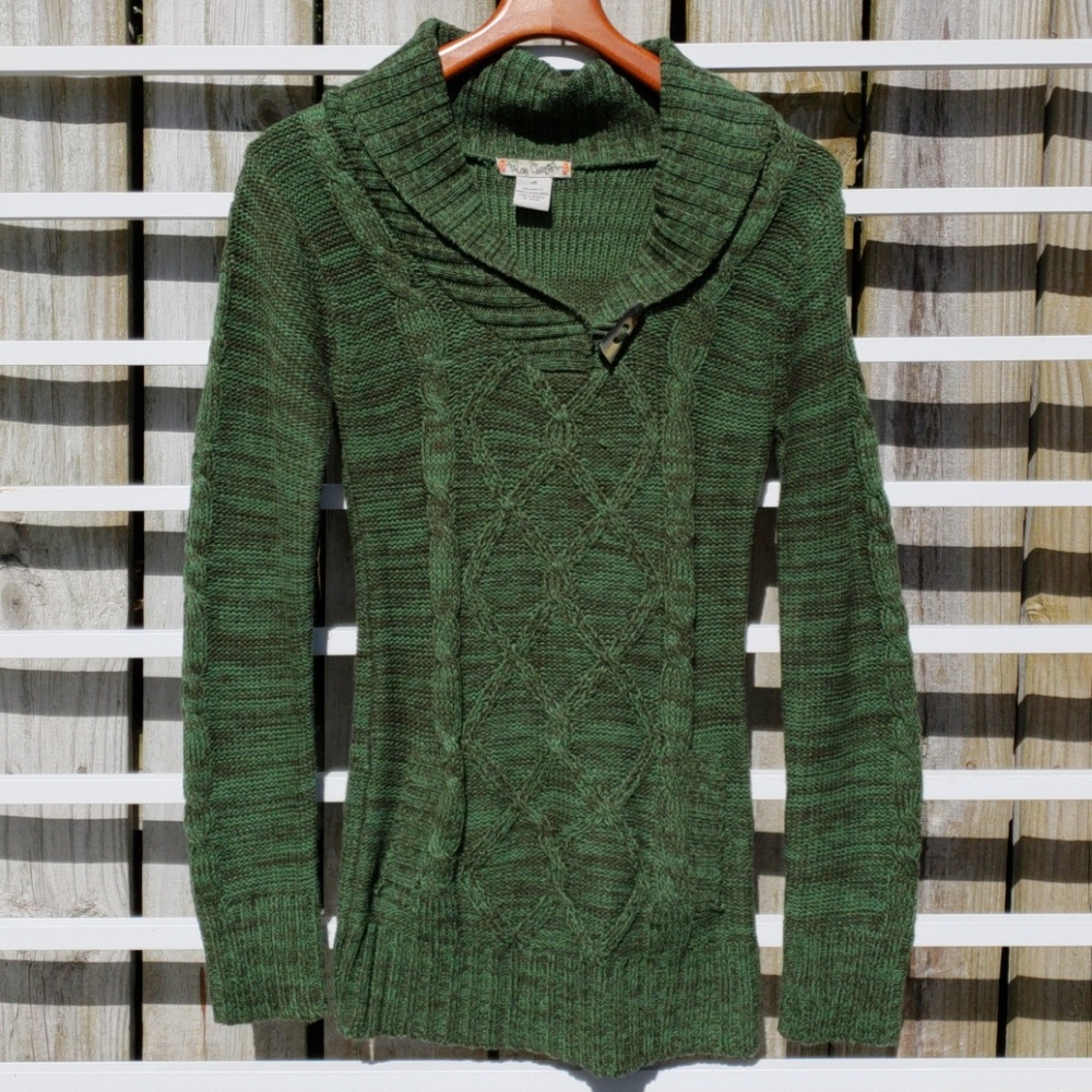 NWOT Cable designs lightweight sweater